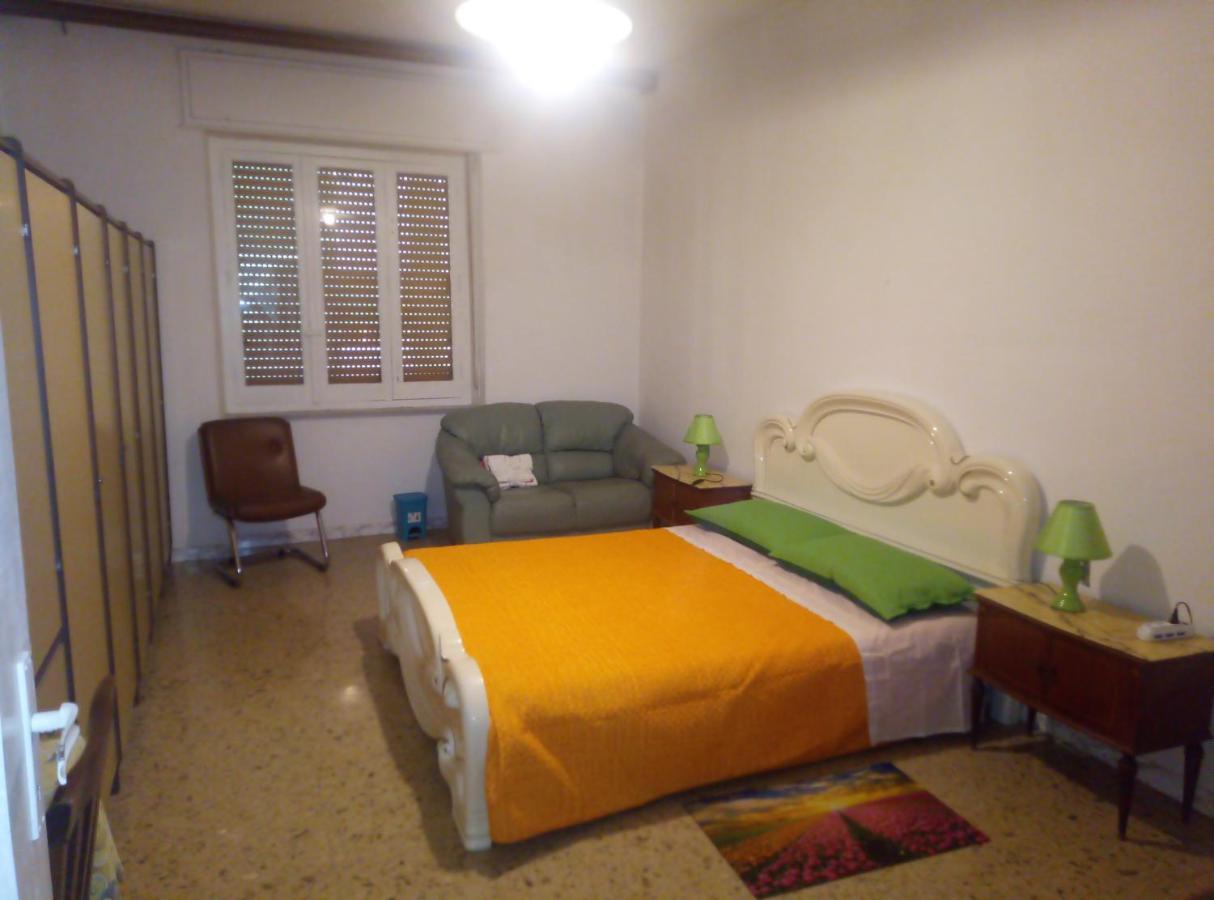 B&B 56 EURO a NOTTE Cagliari Esterno foto