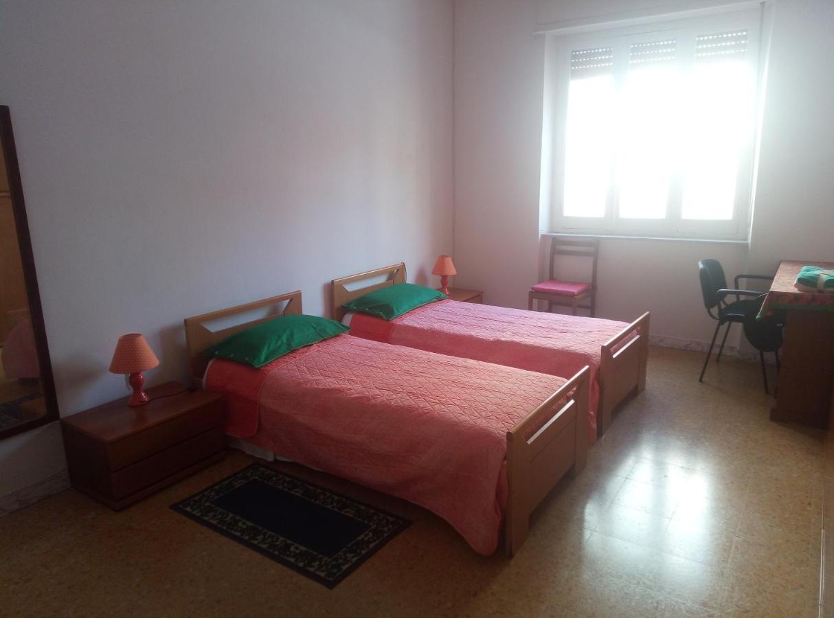B&B 56 EURO a NOTTE Cagliari Esterno foto