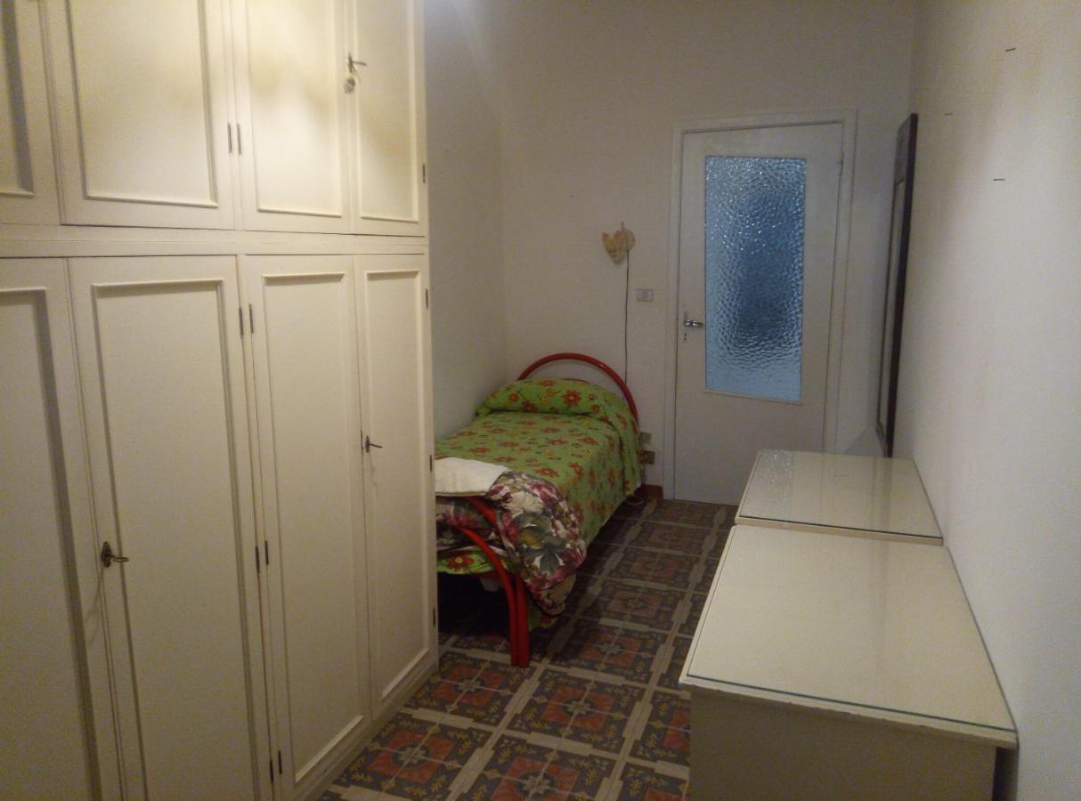 B&B 56 EURO a NOTTE Cagliari Esterno foto