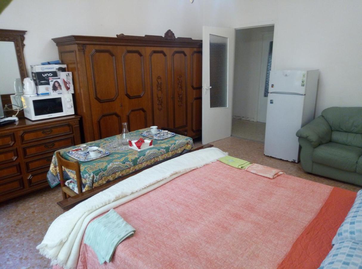B&B 56 EURO a NOTTE Cagliari Esterno foto