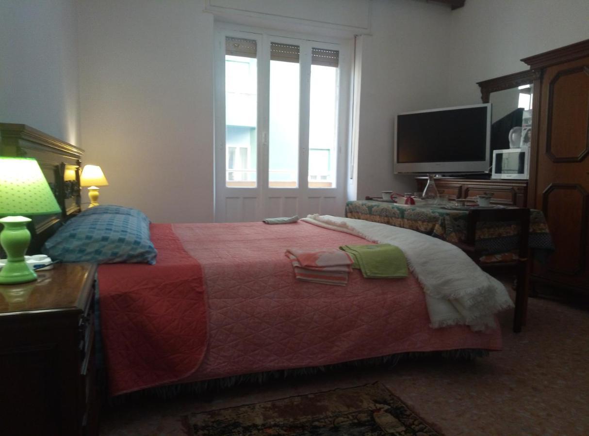 B&B 56 EURO a NOTTE Cagliari Esterno foto